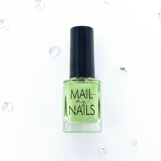 MAIL MY NAILS I'm taking the Limelight Nail Polish